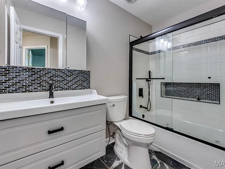 340 Emmanuel Ct — Photo 36