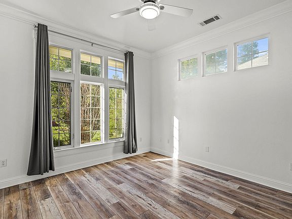 5th image of 2724 Western Oak Dr