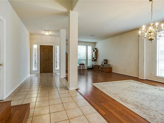 3rd image of 220 Keswick Ln