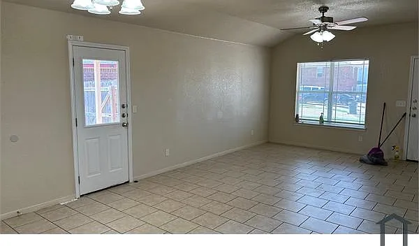 220 Ryan Cir #B — Photo 2