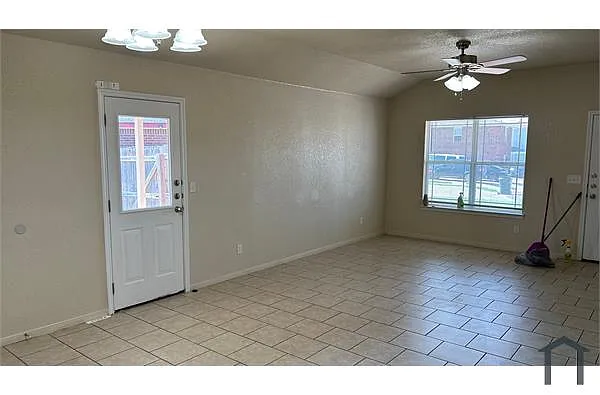 Building Photo - 220 Ryan Cir #B