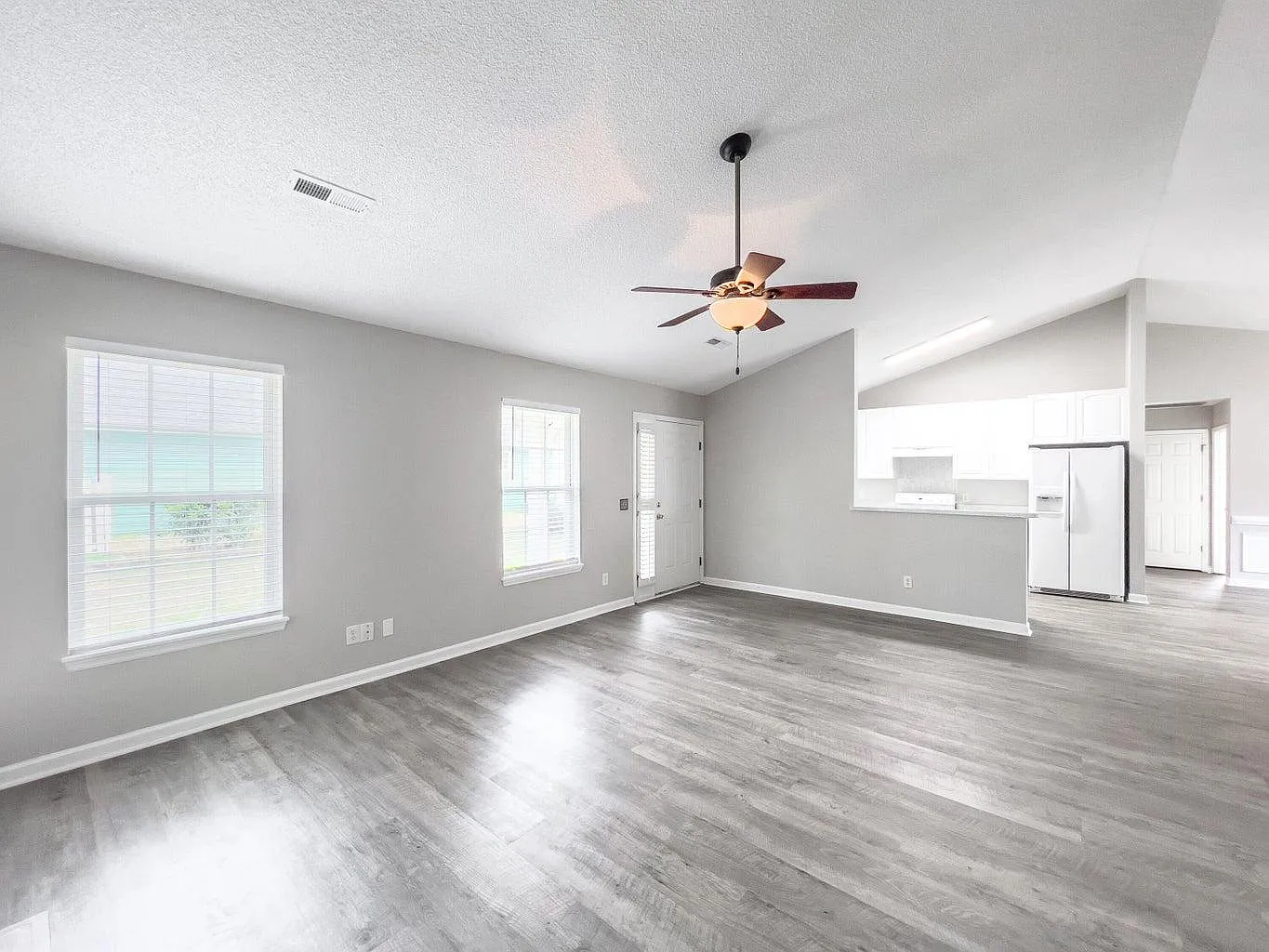 3 bed, 1464 sqft, $2,100 — Photo 2