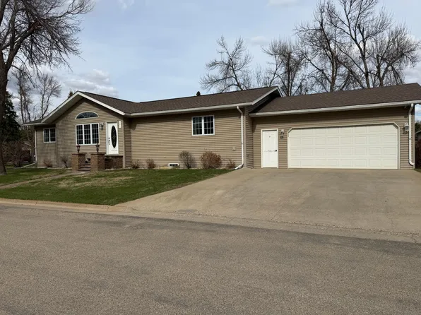 701 Lincoln St, Lisbon, ND 58054