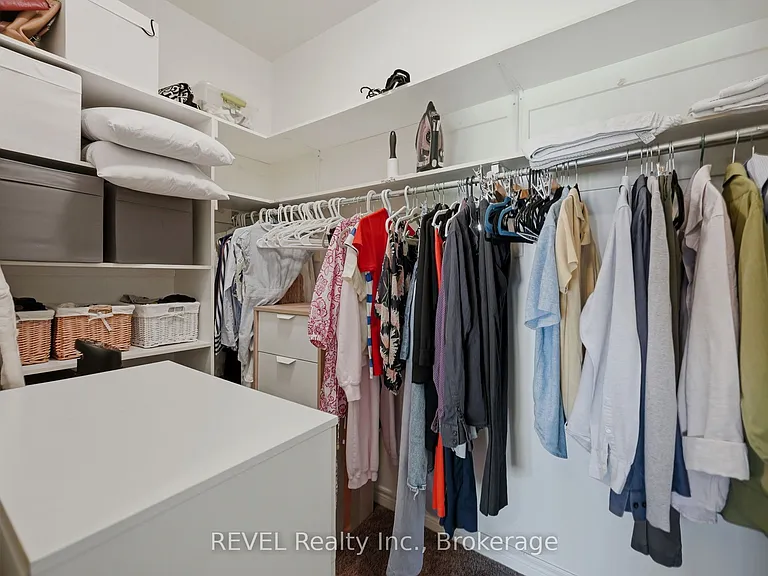 39 Pierpoint Dr — Photo 18