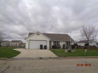 508 Foxmead Dr, Waterford, WI 53185