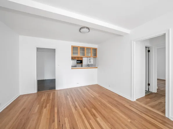 324 East 41st Street image 4 of 12