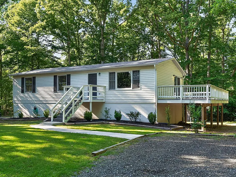 4225 Robinson Rd — Photo 3