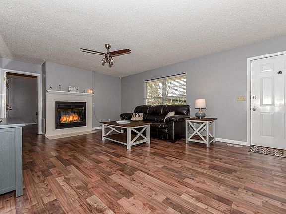 4th image of 3196 Fairoaks Dr