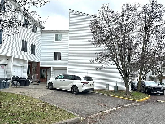 Sold by Remax Edge | media 2