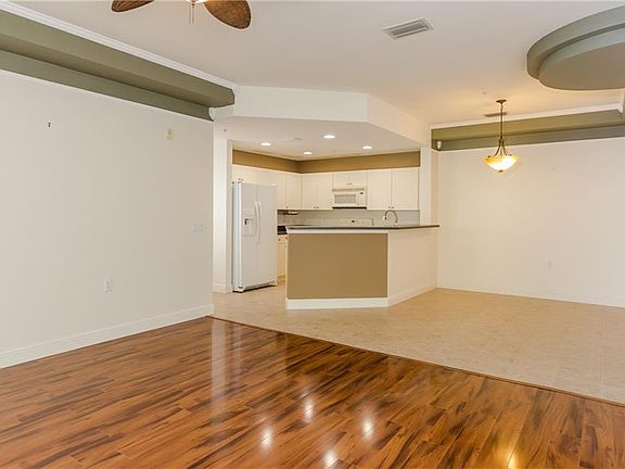 3rd image of 1516 SW 50th St APT 303