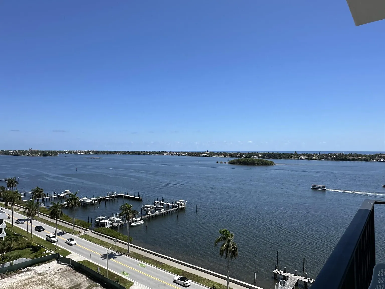 2 bed, 2.0 bath, 1414 sqft, $4,500 — Photo 3