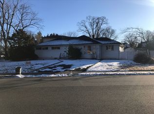 28 Harlow Cres, Fair Lawn, NJ 07410