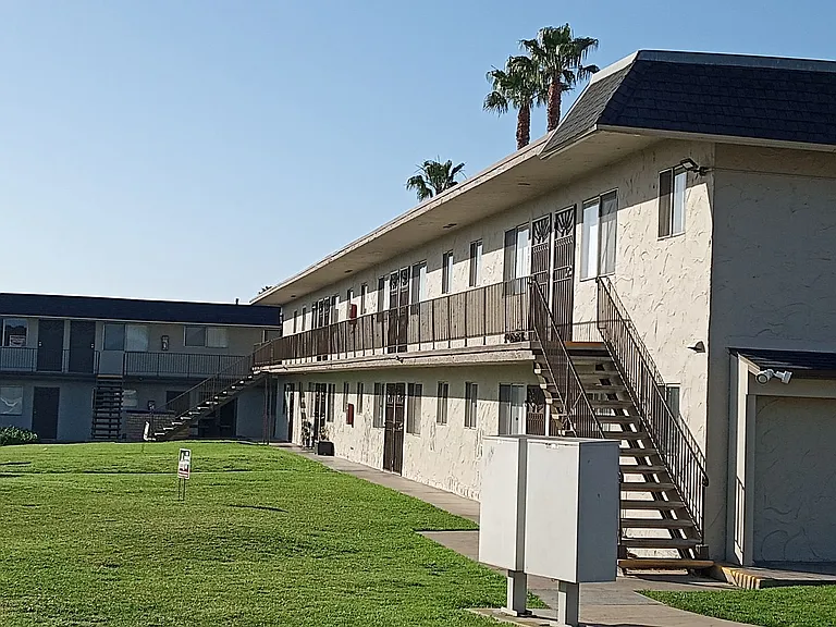 Leo's Apartments — Photo 15