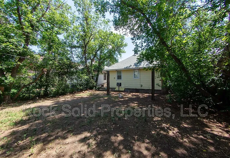 1216 Talbot Ct — Photo 21