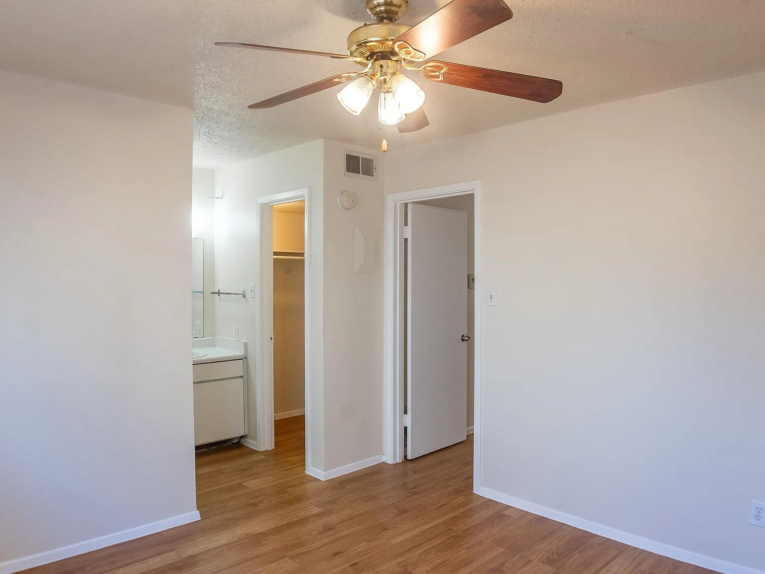 1 bed, 1.0 bath, 525 sqft, $950 — Photo 3