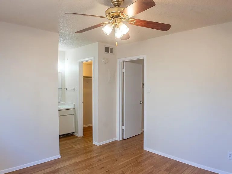 924 E Dean Keeton St #220 — Photo 3