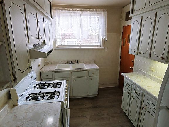 5th image of 5805 W Barry Ave #2E
