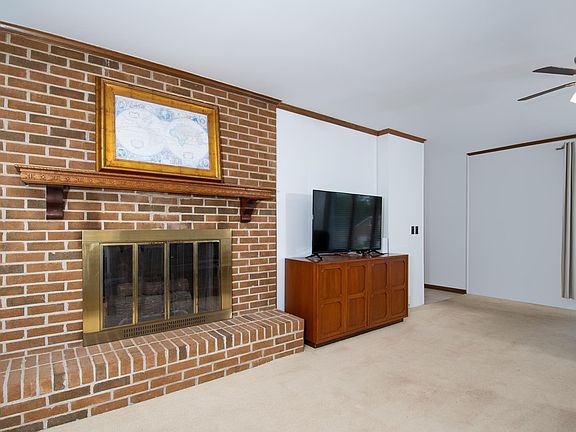 5th image of 216 Olde Springs Rd