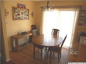 4th image of 409 Ensign Ave