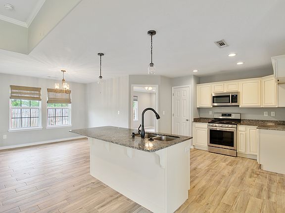 3rd image of 1375 William Ct