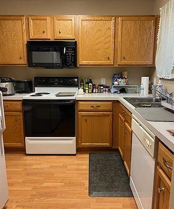 2nd image of 2951 Village Cir