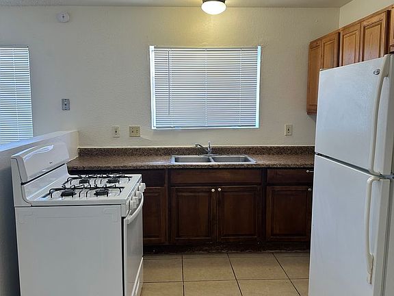 3rd image of 310 W Oregon St #310-2
