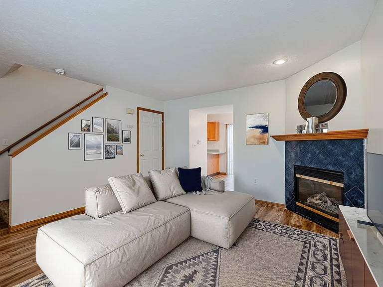 410 W Todd Cir — Photo 1