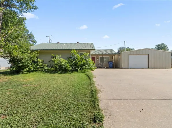 206 E Apache St, Lindsay, OK 73052