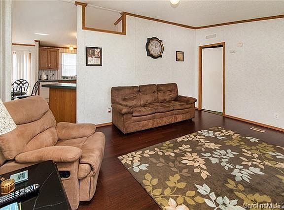 2nd image of 113 Robins Hill Ln