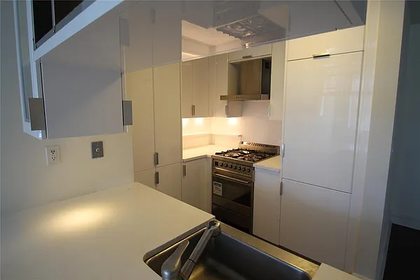 Rented by Space Marketing Shop | media 54