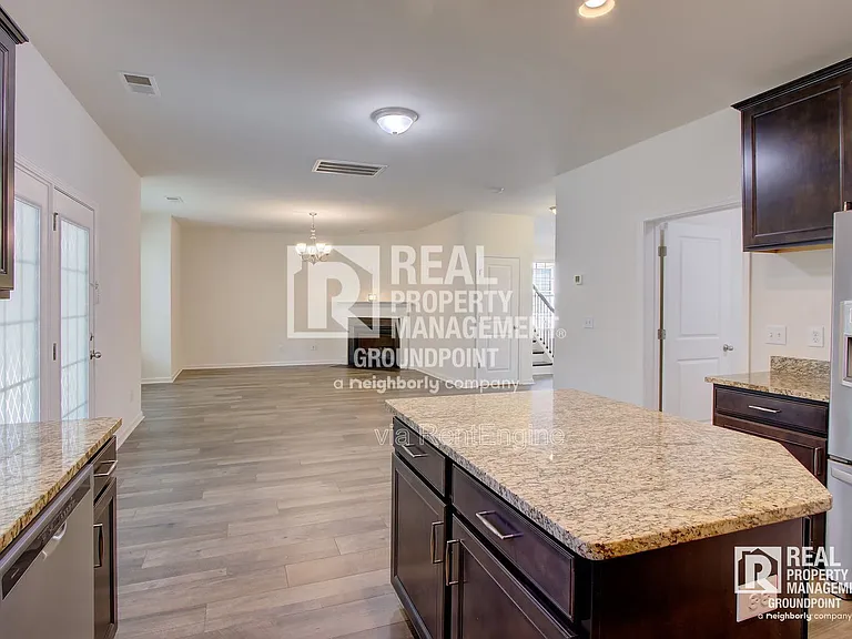 104 Elliott Creek Ln — Photo 5