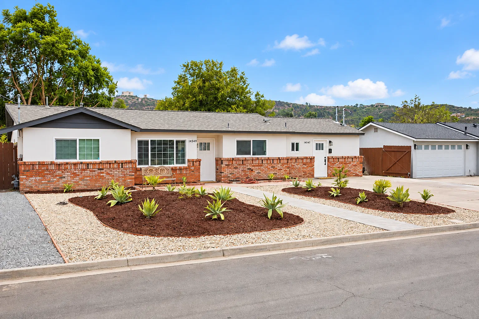 3 bed, 964 sqft, $3,900 — Photo 1