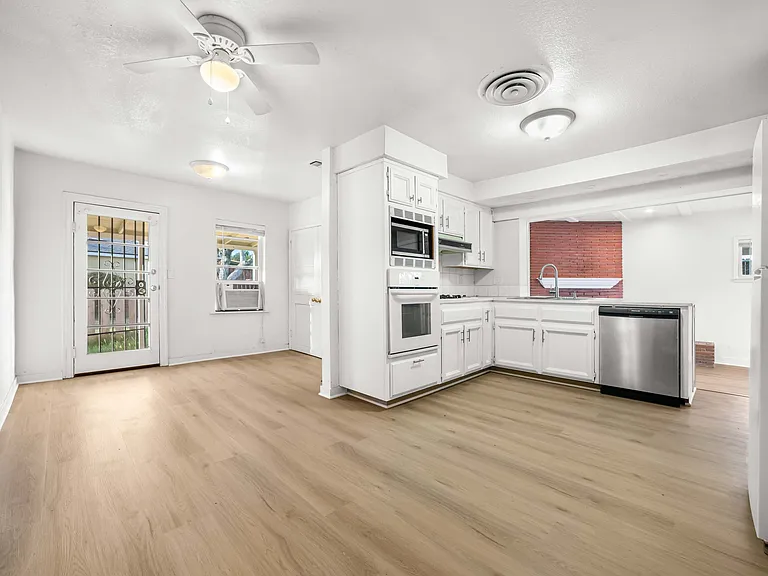 330 W Pinedale Ave — Photo 20