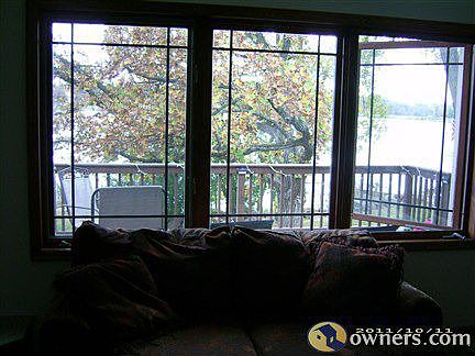 livingroom view to lake