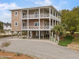 214 Howards Ln, Hampstead, NC 28443