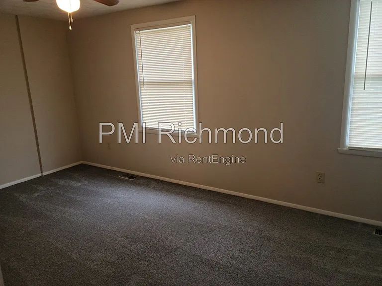 9623 Greenmeadow Cir — Photo 14