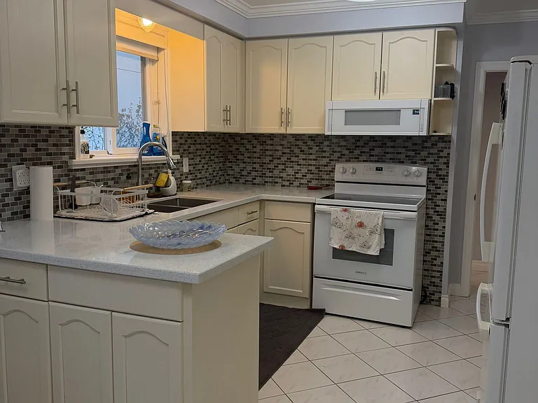 3252 Flanagan Cres — Photo 9