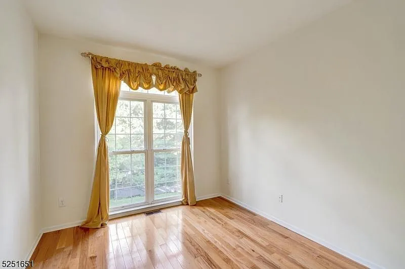 29 E Linden Ave — Photo 4