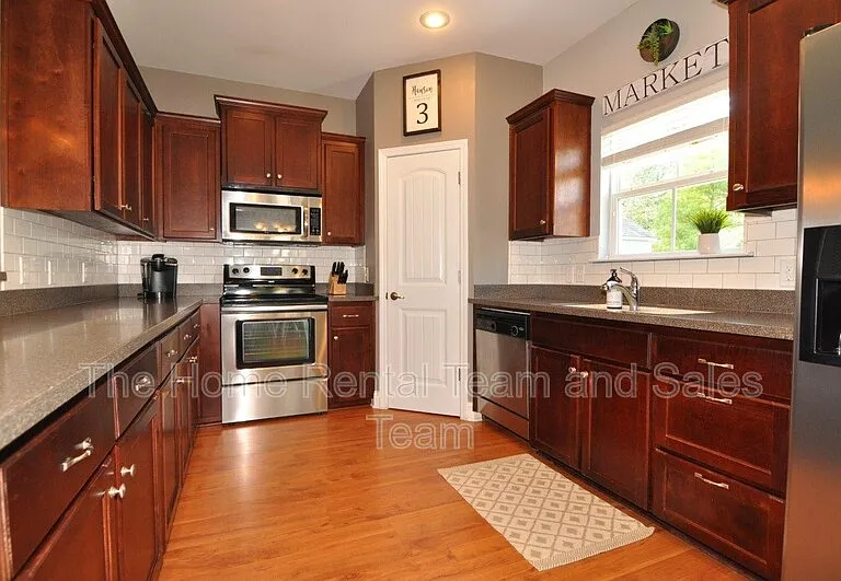 156 Cottonham Ct — Photo 11
