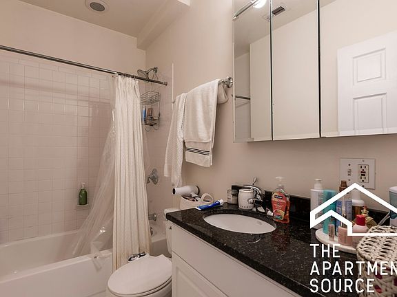 5th image of 906 N Wood St #3F