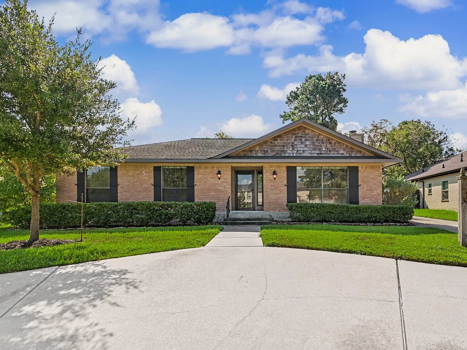 3 bed, 2.0 bath, 1807 sqft, $2,995 — Photo 3