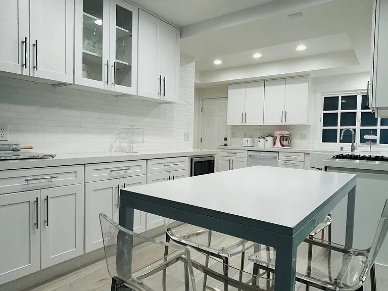 446 Vista Roma — Photo 4