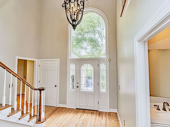 3rd image of 115 Covey Hill Ln