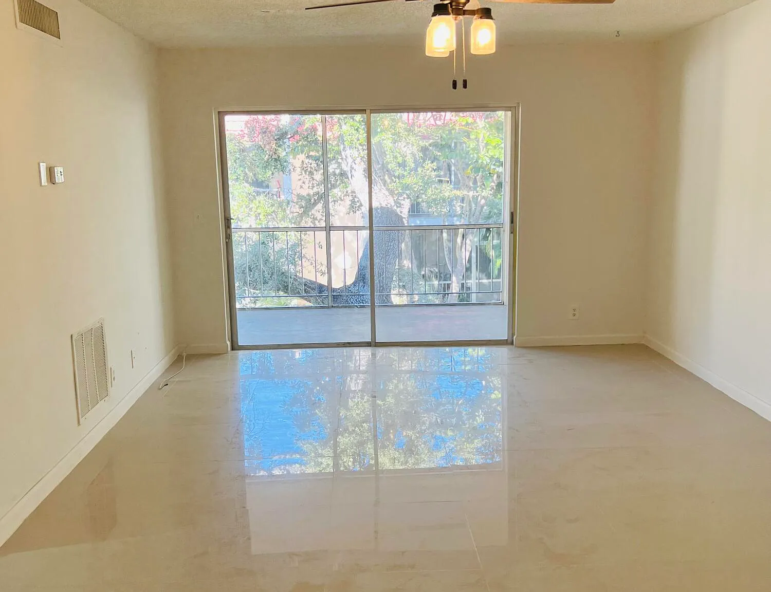 2 bed, 2.0 bath, 847 sqft, $1,900 — Photo 3