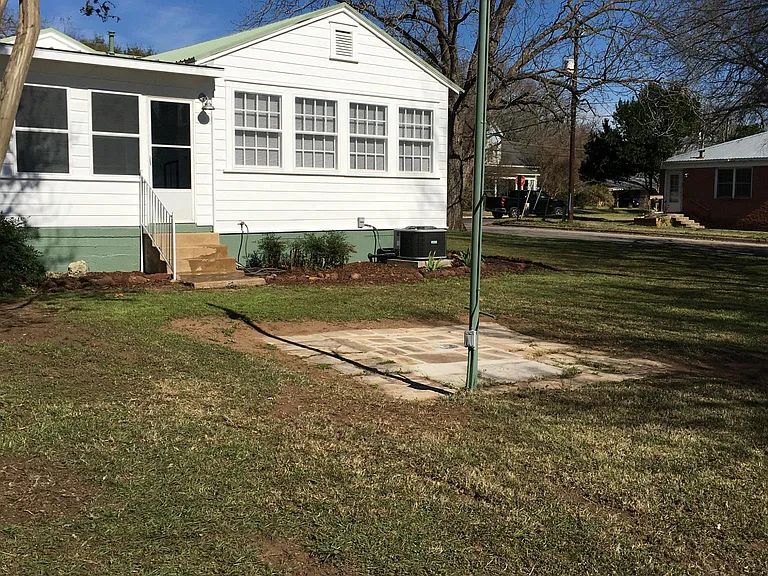 back of house.....little patio