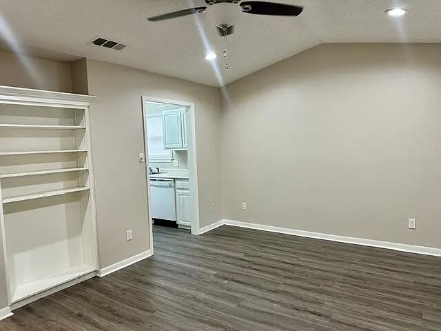 2 bed, 2.0 bath, 1100 sqft, $1,300 — Photo 3