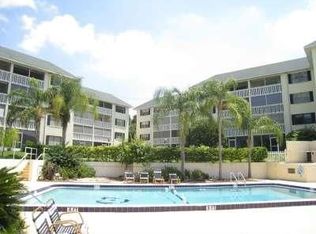 101 N Grandview St APT 101, Mount Dora, FL 32757