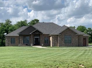 2651 Fox Run, Trenton, IL 62293