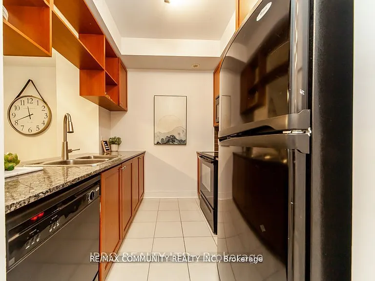 315 Village Green Sq #Townhouse 51 — Photo 11
