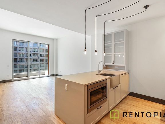 2nd image of 10 Montieth St #584